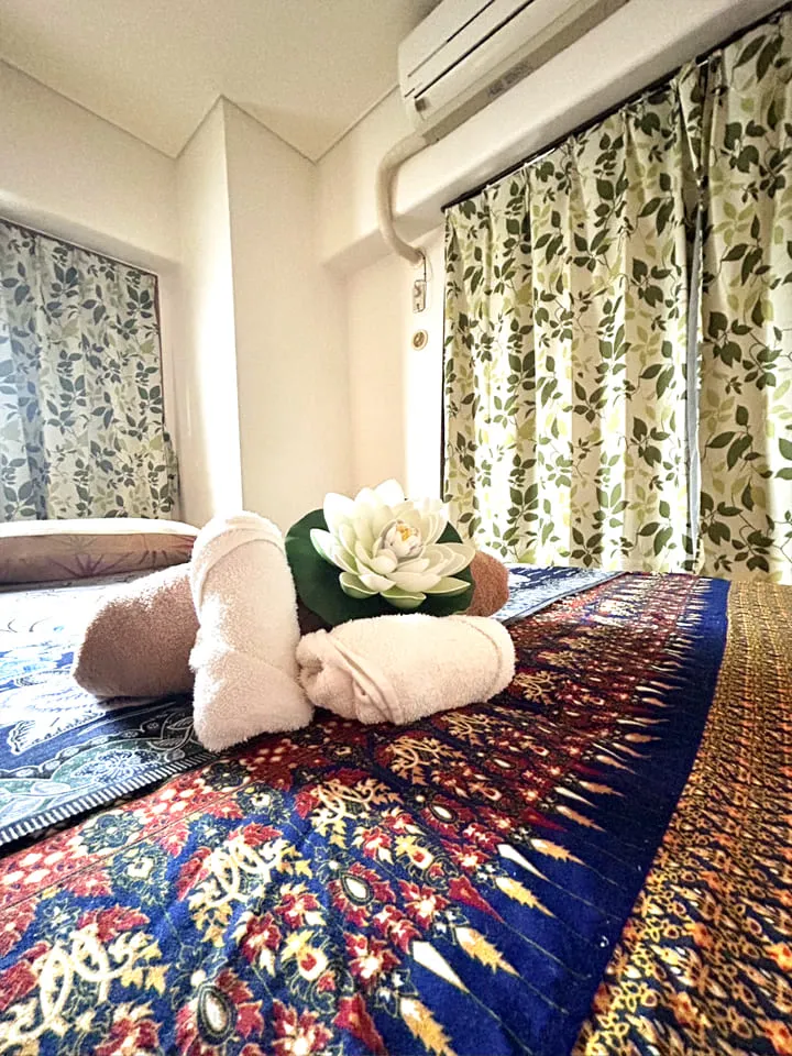 落ち着いた雰囲気のタイマッサージ施術スペース