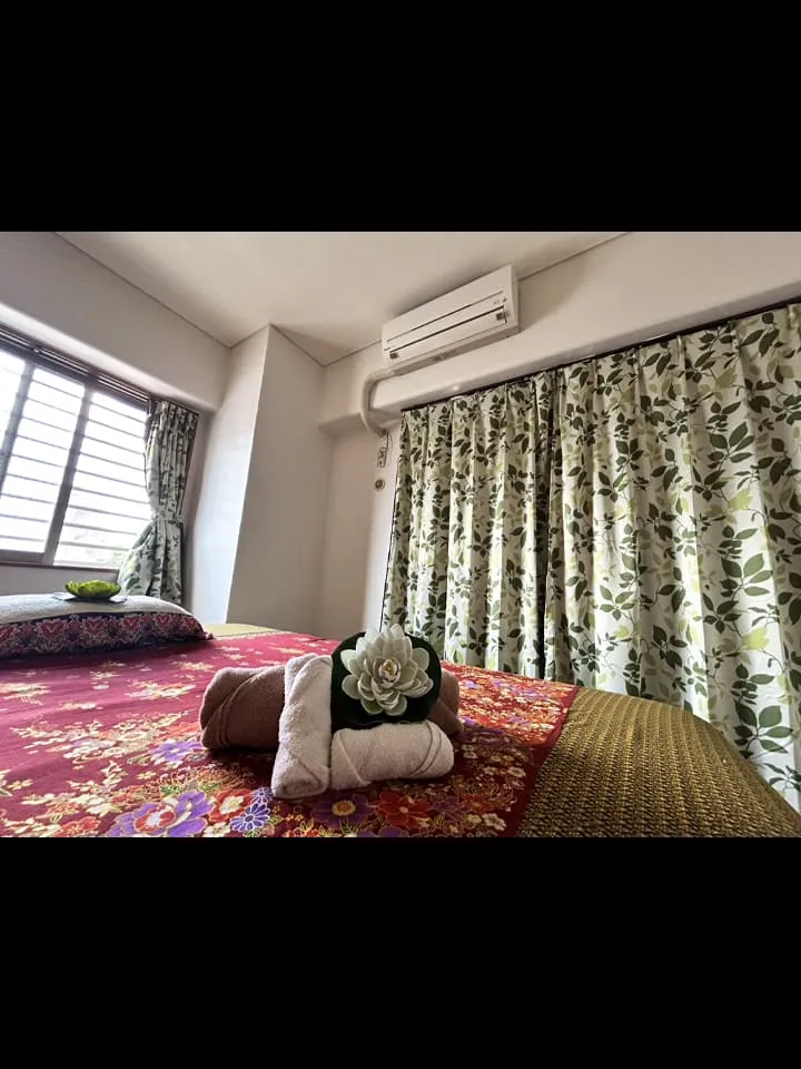 落ち着いた雰囲気のマッサージベッド